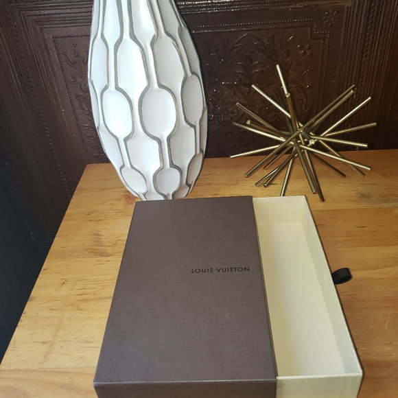 LOUIS VUITTON empty gift box w/cord - Picture 1 of 5